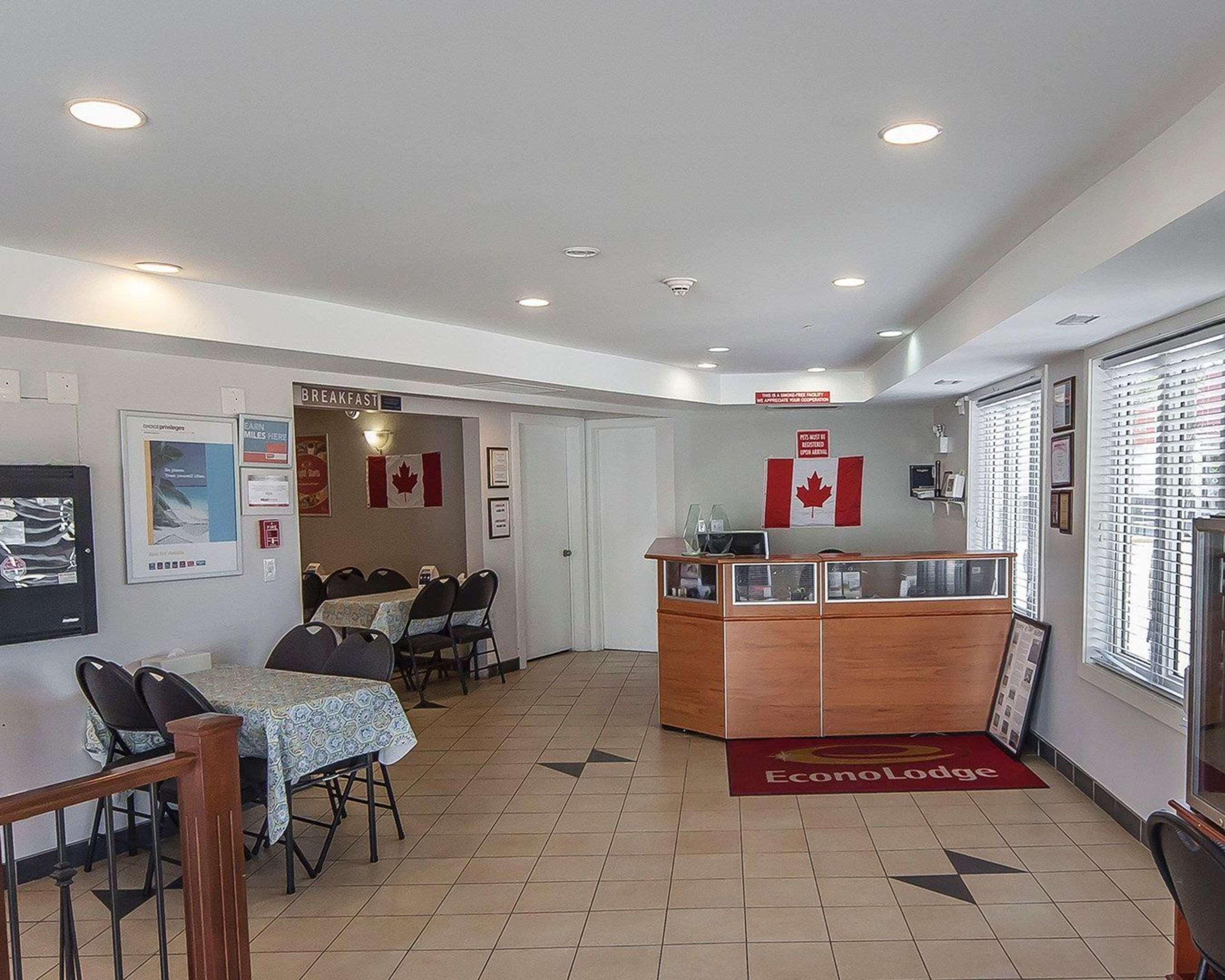 Econo Lodge Inn & Suites Drumheller Buitenkant foto
