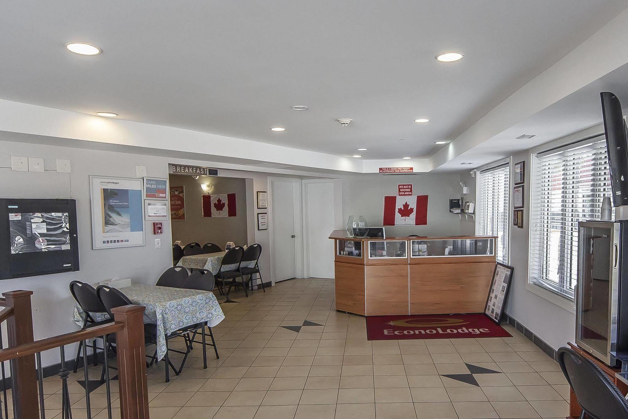 Econo Lodge Inn & Suites Drumheller Buitenkant foto